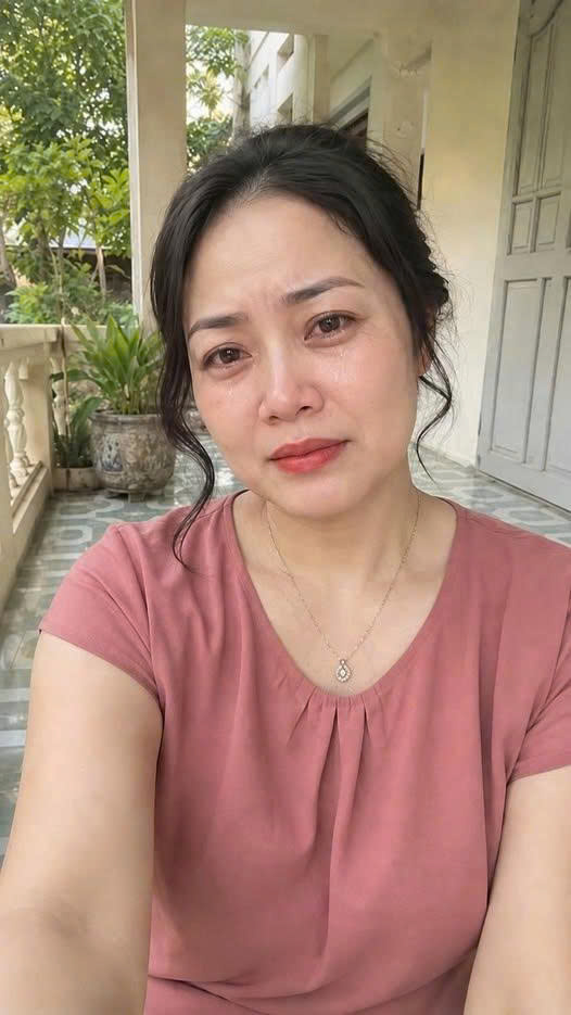 Phát hiện ra mẹ ngọ-ại tì-nh nhưng bố vẫn không ly hôn. Ông vẫn âm thầm nuôi con bao lâu nay nhưng đến ngày chúng tôi trưởng thành thì ông liền họp gia đình rồi đưa ra một phong thư, khi chị cả đọc to thì tất cả rụ-ng r-ời tay chân